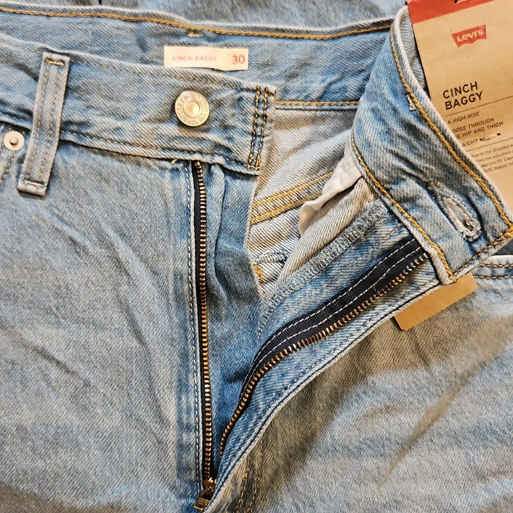 NEW! Levi's High Rise Cinch Baggy Jeans In Invested Indigo Size 30 - Picture 9 of 13